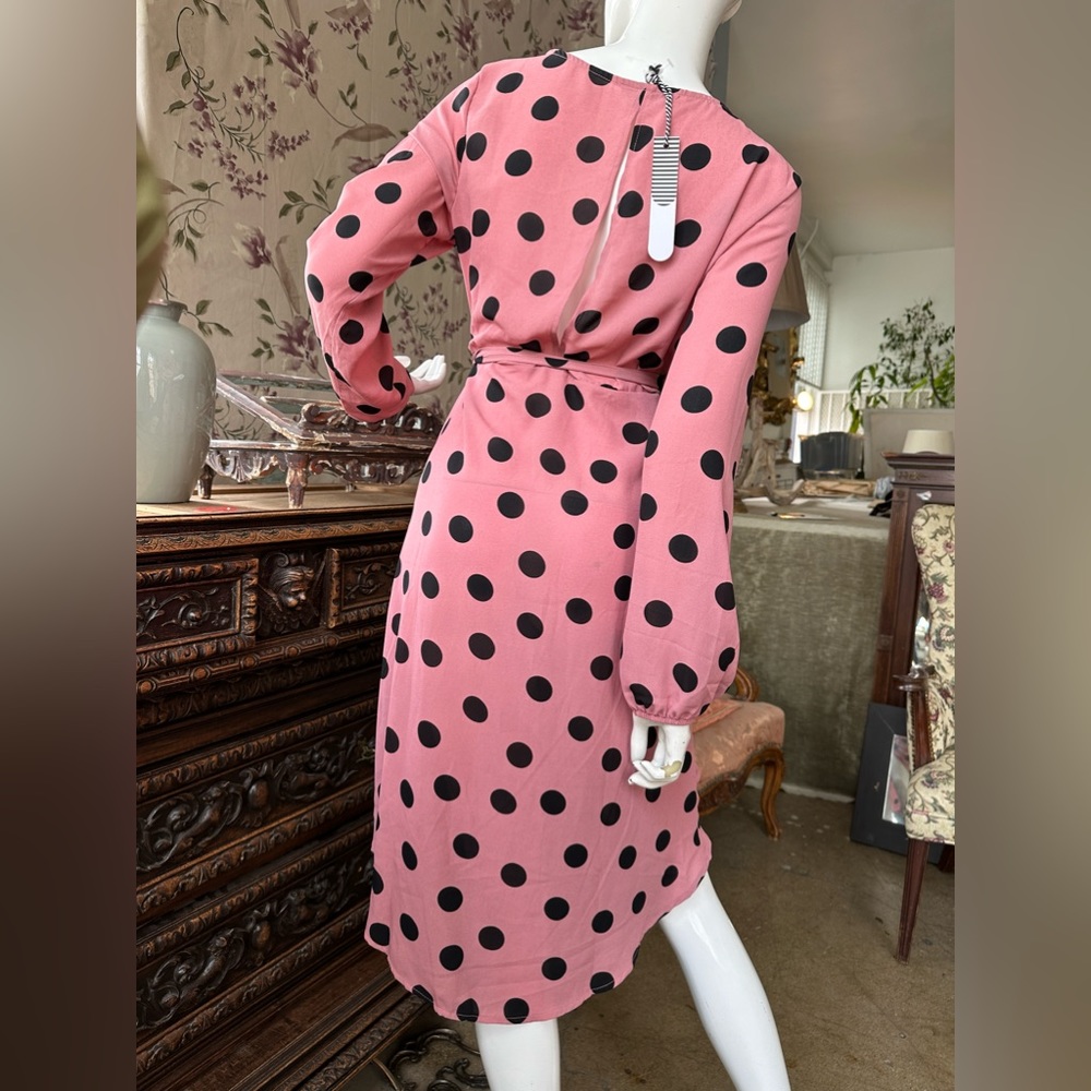 Cute and elegant polka dot pink wrap dress sz 4. Crepe soft fabric. Lunch party